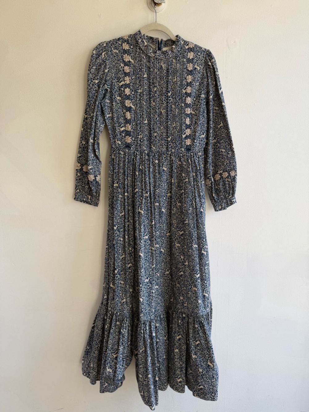 Doen ‘Nova’ Blue Floral Pintuck Midi Dress in Prancing Fawn Print